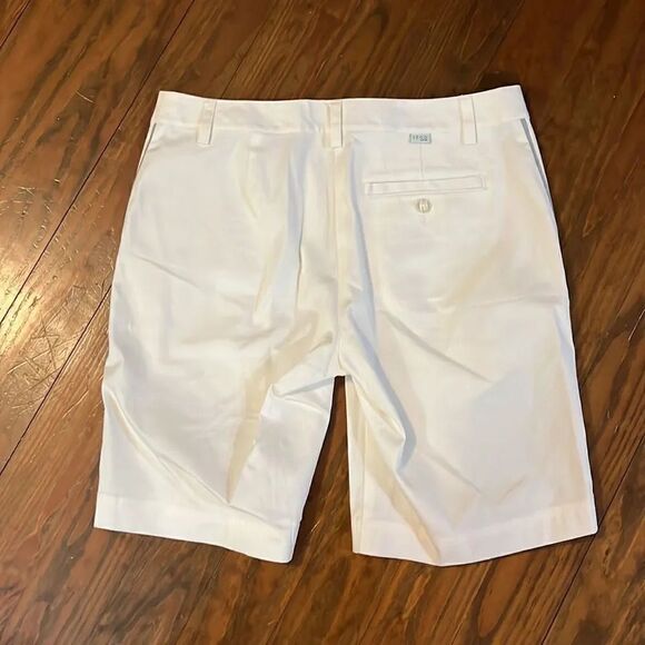 Izod XFG white shorts Size 4 - Picture 3 of 3